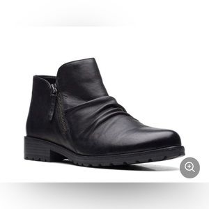 Clarkwell Zip Black Leather size 9